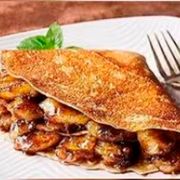Crepes: Crepe 06 - Crepe (Ingredientes: Banana, Mussarela, Cobertura, Leite Condensado, Canela)