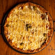 Salgadas: 06-Quatro Queijos - Pizza Grande (Ingredientes: Azeitonas, Catupiry, Gorgonzola, Molho de Tomate, Mussarela, Orégano, Provolone)