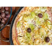 Especiais 3: Torùm Especial - Pizza Grande (Ingredientes: Molho da Casa, Peito de Peru, Mussarela, Cream Cheese, Alho Poró, Parmesão)