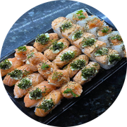 Combinados: Combinado 530 - Combo (Ingredientes: 25 peças - 5 niguiri cru- 5 niguiri maçaricado - 5 joy cru - 5 uramaki especial maçaricado - 5 uramaki cru, Cebolinha, Cream Cheese, Gergelim, Tarê)