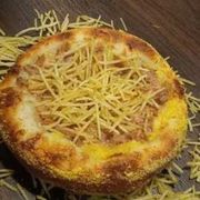 Esfihas Salgadas: Esfiha de Crocante - Saborosa esfiha contendo queijo mussarela, catupiry e batata palha.