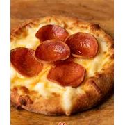 Esfihas Salgadas: Esfiha Pepperoni - Saborosa esfiha contendo pepperoni e queijo mussarela