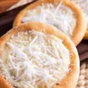 Esfihas Doces: Esfiha doce de Beijinho - Deliciosa esfiha doce contendo creme de leite ninho com coco ralado e leite condensado