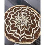 Pizzas doces: Pizza doce de Black & White - Pizza doce contendo um delicioso recheio de Chocolate ao leite e creme de leite ninho