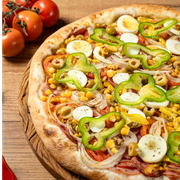 Tradicionais: Portuguesa - Pizza Grande (Ingredientes: Azeitona, Calabresa, Cebola, Milho, Molho, Mussarela, Orégano, Ovo, Pimentão, Presunto, Tomate)