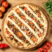 Premium: Carne seca - Pizza Grande (Ingredientes: Azeitona, Carne Desfiada, Cebola, Finalizada com orégano, Massa artesanal, Molho, Muçarela, Requeijão Cremoso, Tomate)