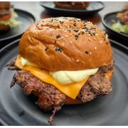 Smash: Smash Burguer - Smash (Ingredientes: Pão brioche, Hamburguer esmagado 70g, Queijo Cheddar, Maionese da Casa)