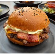 Smash: Smash Bacon - Smash (Ingredientes: Pão brioche, Hamburguer esmagado 70g, Queijo Cheddar, Bacon, Maionese da Casa)