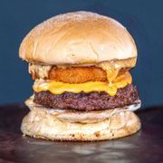 Hambúrguer: PRIME FRIED CHEDDAR - Hambúrguer (Ingredientes: 1 hambúrguer bovino, Batata, Cheddar, Pão)