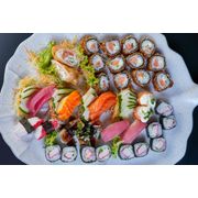 Combinados: Combo Nikko - 37 peças: 2 sashimi salmão 2 sashimi haddock 2 sashimi atum 2 jow Filadélfia 2 sushi atum 2 sushi kani 2 sushi skin 10 kanimaki 12 makimono hot Filadélfia1 harumaki doce de leite c/ banana