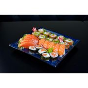 Combinados: Combinado Salmão 27 pçs - 27 und.: 5 Sashimi de Salmão // 5 Sushi de Salmão // 5 Fila Roll // 12 Hot Fila.
