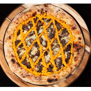 Especiais: Filé c/ Cheddar - Pizza Família (Ingredientes: Alcatra, Cheddar, Massa de Longa Fermentação, Molho da Casa, Mussarela, Orégano)
