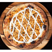 Tradicionais: Frango c/ Catupiry - Pizza Família (Ingredientes: Catupiry, Frango, Massa de Longa Fermentação, Molho da Casa, Mussarela, Orégano, Parmesão)