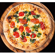 Tradicionais: Marguerita - Pizza Família (Ingredientes: Manjericão, Massa de Longa Fermentação, Molho da Casa, Orégano, Parmesão, Tomate Cereja)