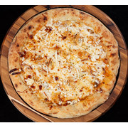 Tradicionais: Quatro Queijos - Pizza Família (Ingredientes: Catupiry, Massa de Longa Fermentação, Molho da Casa, Mussarela, Orégano, Parmesão, Provolone)