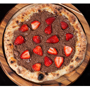 Doces: Sensação - Pizza Família (Ingredientes: Chocolate Preto, Massa de Longa Fermentação, Morango, Mussarela)