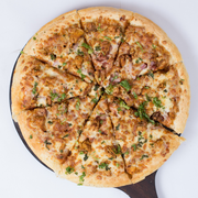 Especiais: Moda do Chef - Pizza Grande (Ingredientes: Bacon Bovino, Calabresa bovina, Catupiry, Manjericão, Muçarela, Salsa fresca)