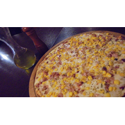 Tradicionais: Milho Especial - Pizza Gigante (Ingredientes: Molho de Tomate, Mussarela, Creme de Leite, Bacon, Orégano)