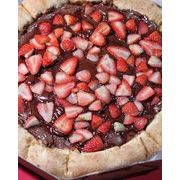Doce tradicional: Sensação - Pizza Gigante (Ingredientes: Creme de Leite, Mussarela, Morango, Leite Condensado, Chocolate Preto)