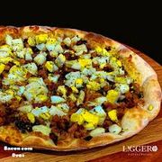 Tradicionais: Moda do Pizzaiolo - Pizza Gigante (Ingredientes: Molho de Tomate, Mussarela, Calabresa ralada, Bacon, Ovo, Pimenta especial, Orégano)
