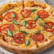 Tradicionais: Marguerita - Pizza Gigante (Ingredientes: Molho de Tomate, Tomate em rodela, Mussarela, Manjericão, Orégano)