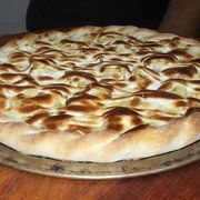 Doce tradicional: Banana Nevada - Pizza Gigante (Ingredientes: Leite Condensado, Mussarela, Banana, Chocolate Branco)