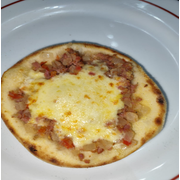 Esfihas Tradicionais: Calabresa Com Mussarela - Esfiha (Ingredientes: Calabresa Moída, Cebola Picada, Mussarela, Tomate Picado)