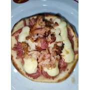 Esfihas Especiais: Dinapoli - Esfiha (Ingredientes: Bacon, Calabresa Moída, Requeijão Cremoso)