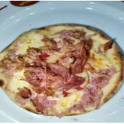 Esfihas Especiais: Australiana - Esfiha (Ingredientes: Bacon, Mussarela, Presunto, Rodela de Tomate)