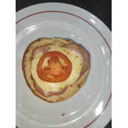Esfihas Especiais: Canadense - Esfiha (Ingredientes: Lombo Canadense, Mussarela, Rodela de Tomate)