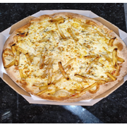 Tradicionais: Batata Frita - Pizza Grande (Ingredientes: Azeitona Verde, Batata Frita, Molho de Tomate, Mussarela, Orégano)