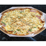 Tradicionais: Portuguesa Tradicional - Pizza Grande (Ingredientes: Azeitona Verde, Cebola, Ervilha Fresca, Molho de Tomate, Mussarela, Orégano, Ovo, Presunto)