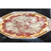 Tradicionais: Calabresa Tradicional - Pizza Grande (Ingredientes: Azeitona Verde, Calabresa Fatiada, Cebola, Molho de Tomate, Orégano)