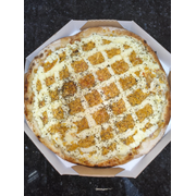 Tradicionais: Frango Com Requeijão Cremoso - Pizza Grande (Ingredientes: Azeitona Verde, Frango Desfiado, Molho de Tomate, Orégano, Requeijão Cremoso)