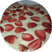 Doces: Sensação Branca - Pizza Grande (Ingredientes: Chocolate Branco, Creme de Leite, morango fatiado)