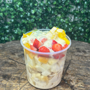 Salada de Fruta: Monte sua Salada ChocoMix Waffer Branco 500ml - Copo de Salada de Frutas (Ingredientes: ChocoWaffer Branco, Mínimo 5 Opções de frutas)