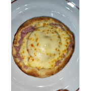 Esfihas Especiais: Bauru - Esfiha (Ingredientes: Mussarela, Presunto, Rodela de Tomate)