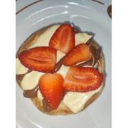Esfihas Doces: Avelã Mista Com Morango - Esfiha (Ingredientes: Chocolate Branco, Chocolate de Avelã, Creme de Leite, Morango Fatiado)