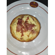 Esfihas Especiais: Quatro Queijos ao Bacon - Esfiha (Ingredientes: Bacon, Mussarela, Parmesão, Provolone, Requeijão Cremoso)