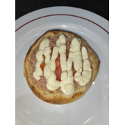 Esfihas Especiais: Peito de Peru Com Cream Cheese - Esfiha (Ingredientes: Peito de Peru Ralado, Riscos de Cream Cheese, Rodela de Tomate)