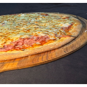 Pizzas Salgadas: 02-À Moda da Casa - Pizza Grande (Ingredientes: Azeitona, Molho de Tomate, Mussarela, Orégano, Palmito, Presunto)