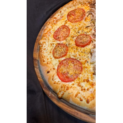 Pizzas Salgadas: 24-Napolitana - Pizza Grande (Ingredientes: Azeitona, Molho de Tomate, Mussarela, Orégano, Parmesão Ralado, Tomate)