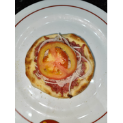 Esfihas Especiais: Baiana - Esfiha (Ingredientes: Calabresa Ralada, Cebola, Molho de Pimenta, Tomate)
