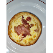 Esfihas Especiais: Mussa ao Bacon - Esfiha (Ingredientes: Bacon, Mussarela)