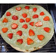 Doces: PISTACHE C/ MORANGO - Pizza Média (Ingredientes: Amendoim, CREME DE PISTACHE, Morangos Frescos Picados)