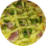 Pizzas Tradicionais: Brocolis - Pizza Grande (Ingredientes: Molho de Tomate, Calabresa, Palmito, Cebola, Mussarela, Brócolis, Catupiry, Bacon, Azeitona, Orégano, Alho Frito)