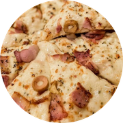 Pizzas Tradicionais: Franbacon - Pizza Grande (Ingredientes: Molho de Tomate, Frango Desfiado, Catupiry, Mussarela, Bacon, Azeitona, Orégano)