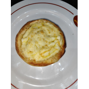 Esfihas Especiais: Três Queijos - Esfiha (Ingredientes: Mussarela, Provolone, Requeijão Cremoso)