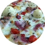 Pizzas Tradicionais: Mexicana - Pizza Grande (Ingredientes: Molho Especial, Calabresa, Cebola, Mussarela, Ovo de Codorna, Pimenta Biquinho, Pimenta Calabresa, Bacon)