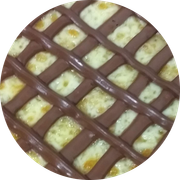Pizzas Doces: Mussarela Com Chocolate - Pizza Grande (Ingredientes: Mussarela, Chocolate ao Leite)
